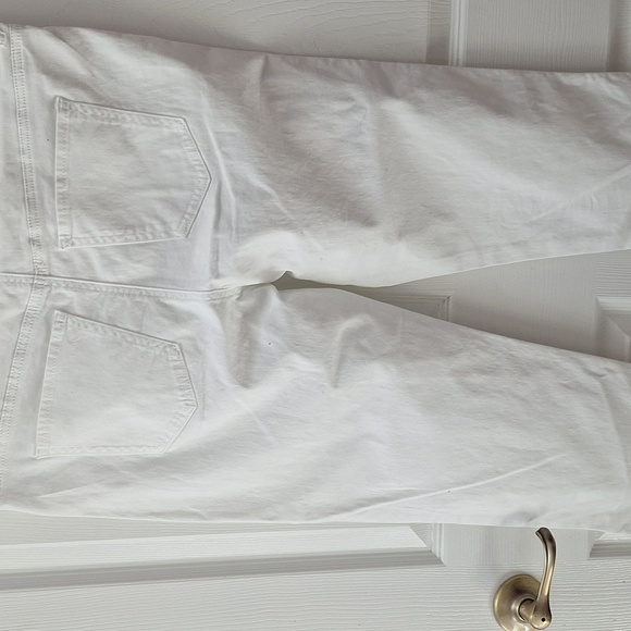 q Gloria Vanderbilt Solid White Stretch Shape Effect Capris Size 12 - Picture 3 of 10